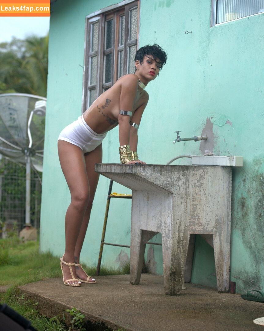 Rihanna / badgalriri leaked photo photo #3670
