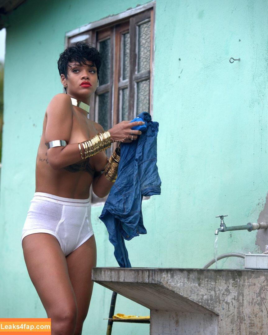 Rihanna / badgalriri leaked photo photo #3673