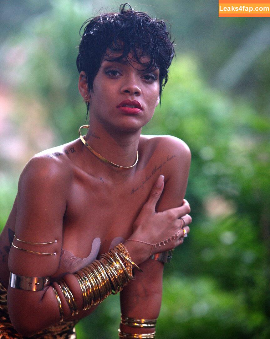 Rihanna / badgalriri leaked photo photo #3677