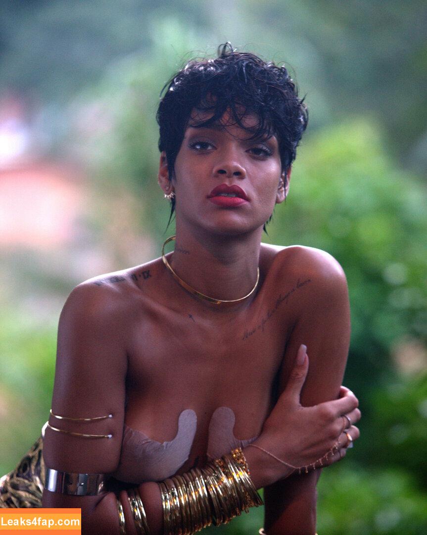 Rihanna / badgalriri leaked photo photo #3679