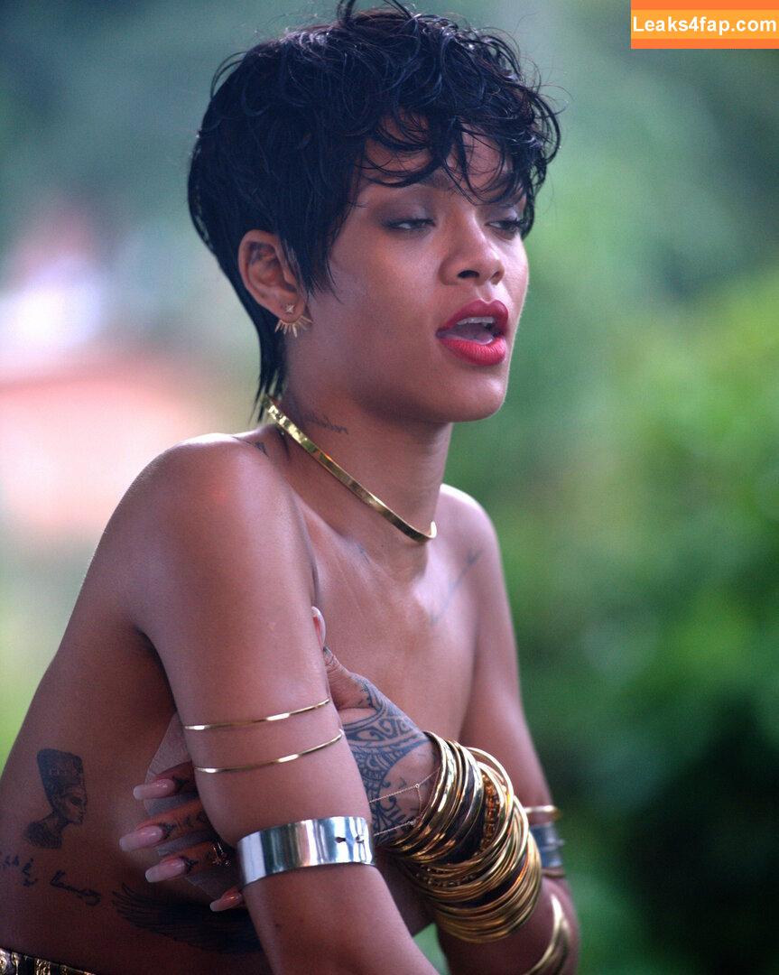 Rihanna / badgalriri leaked photo photo #3682