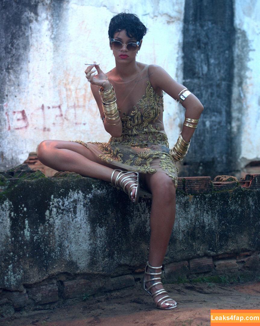 Rihanna / badgalriri leaked photo photo #3684