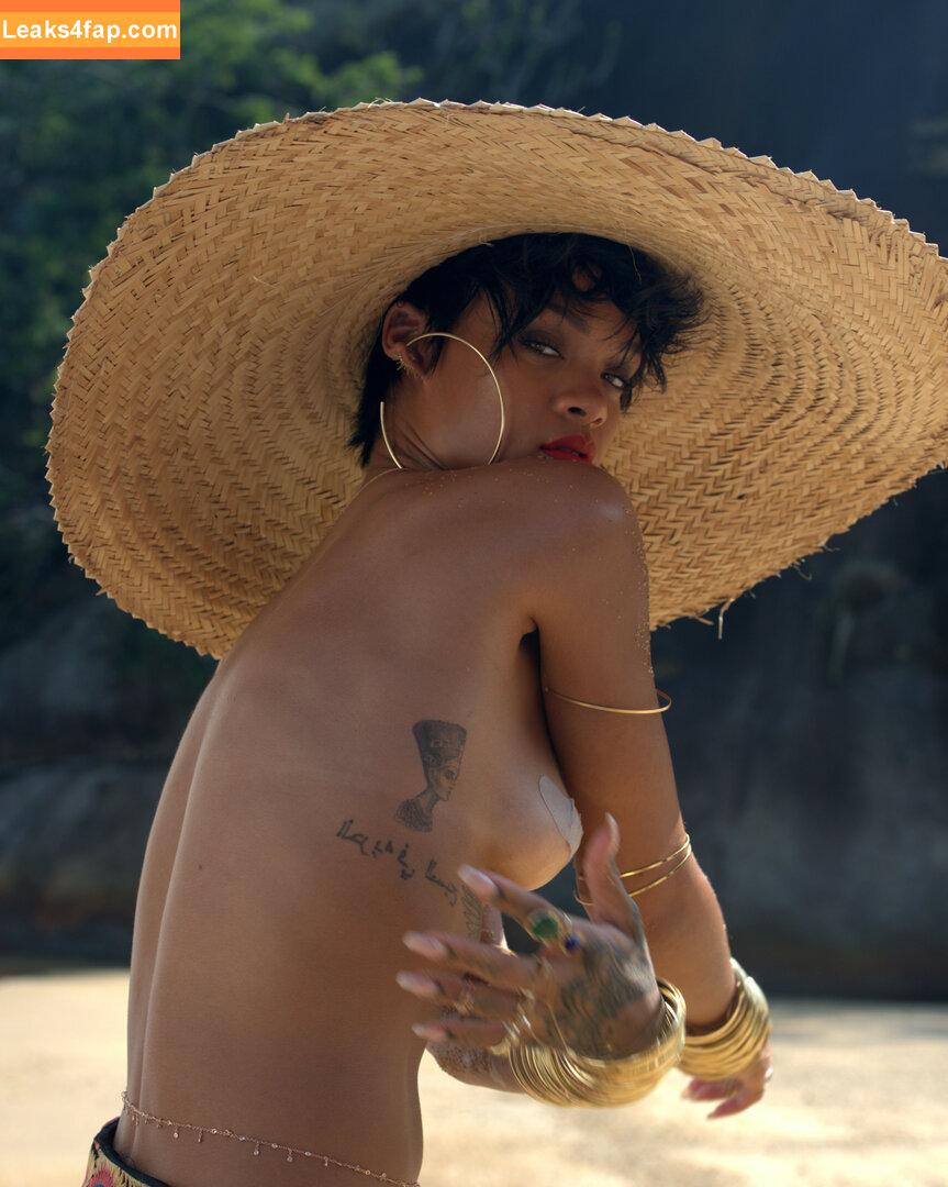 Rihanna / badgalriri leaked photo photo #3722