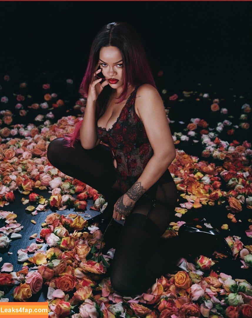 Rihanna / badgalriri leaked photo photo #3734