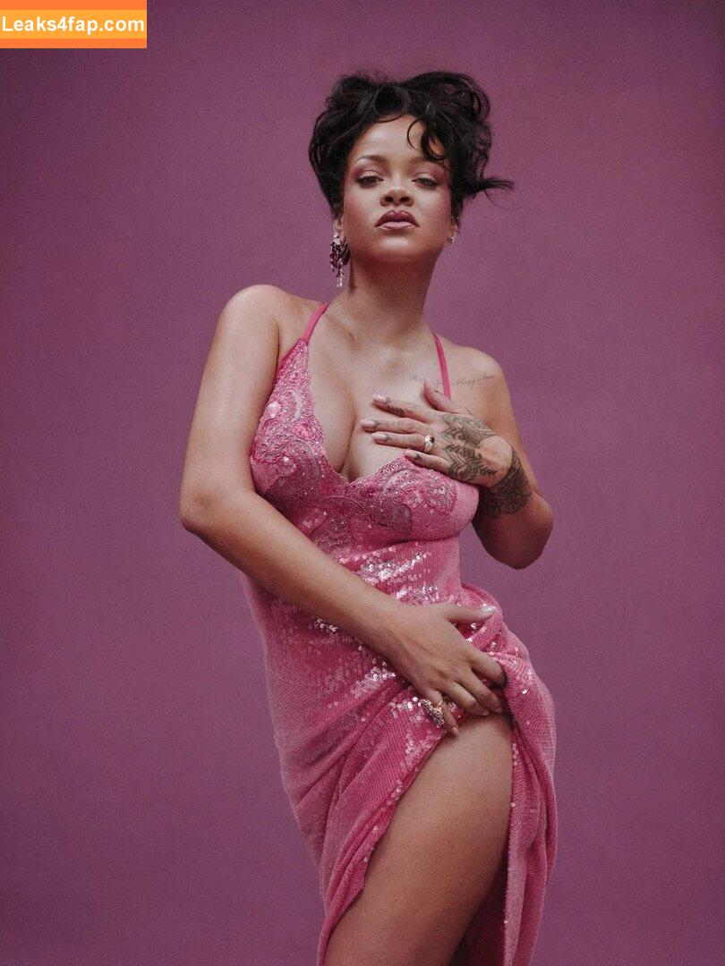 Rihanna / badgalriri leaked photo photo #3737