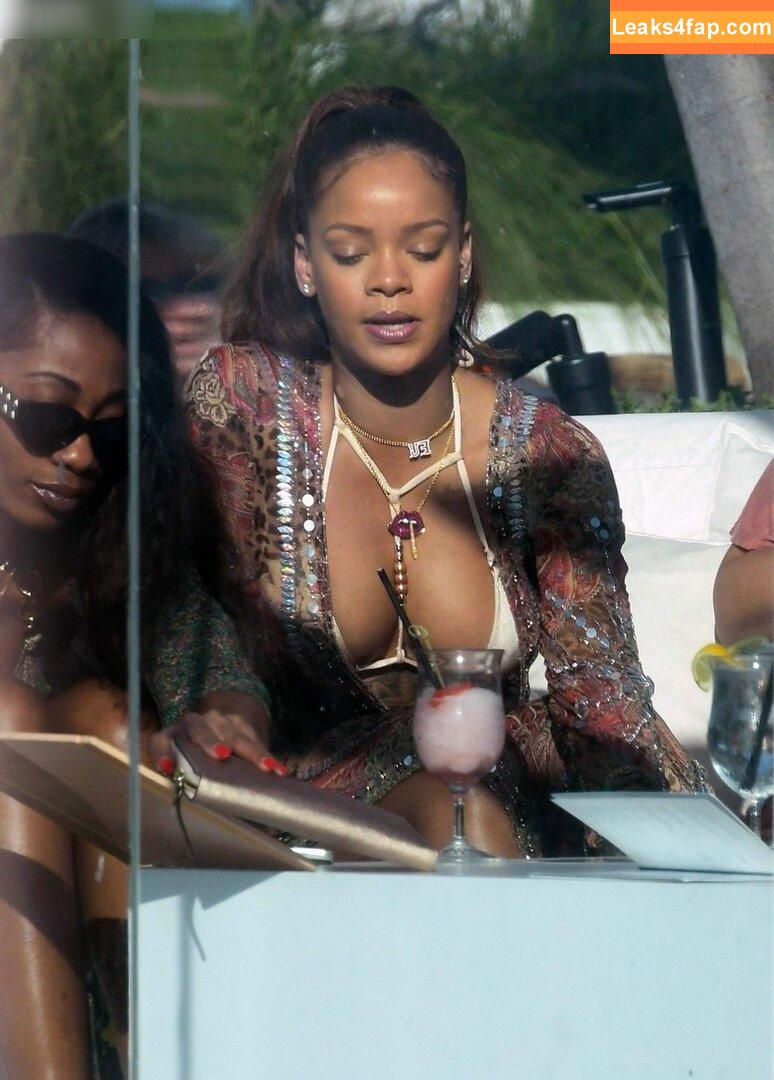 Rihanna / badgalriri leaked photo photo #3759