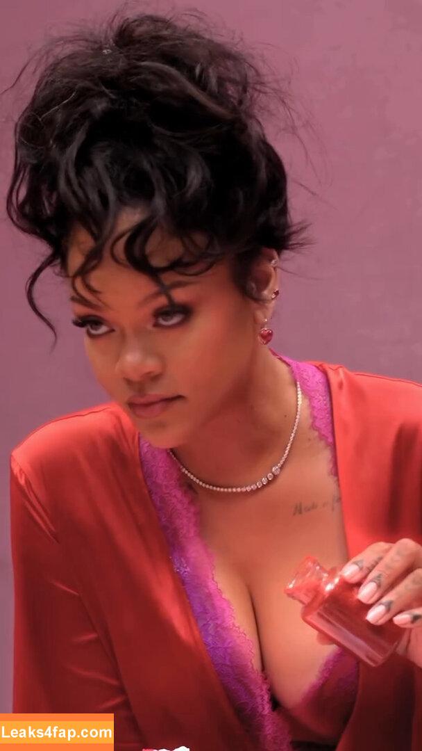 Rihanna / badgalriri leaked photo photo #3769