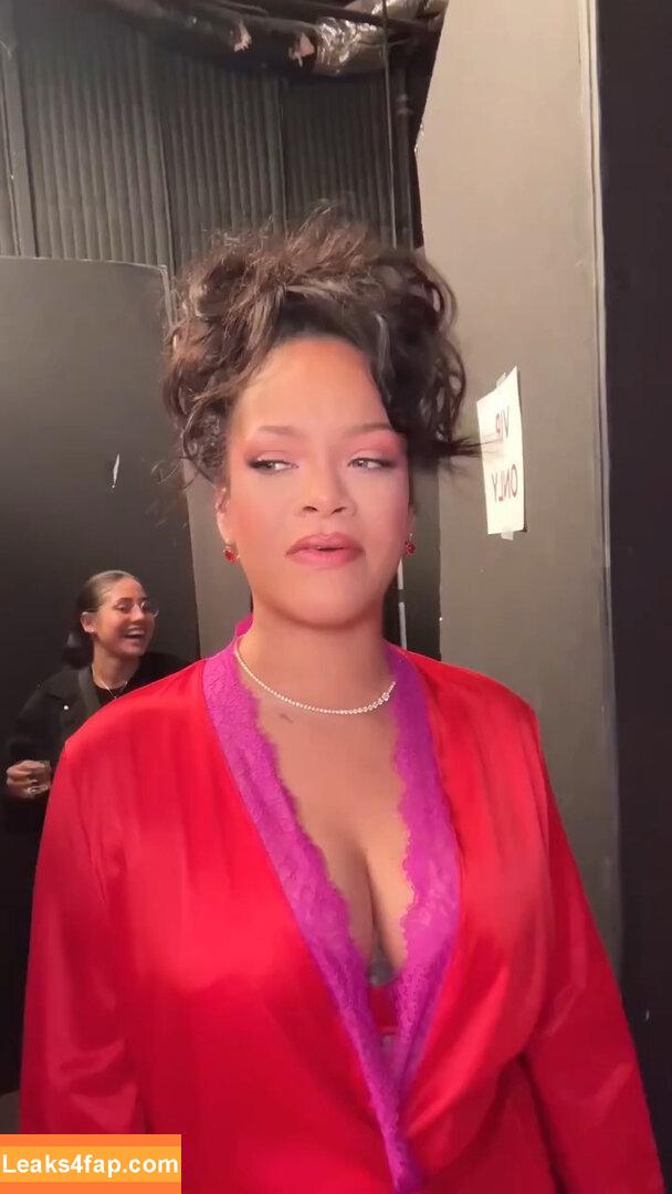 Rihanna / badgalriri leaked photo photo #3771
