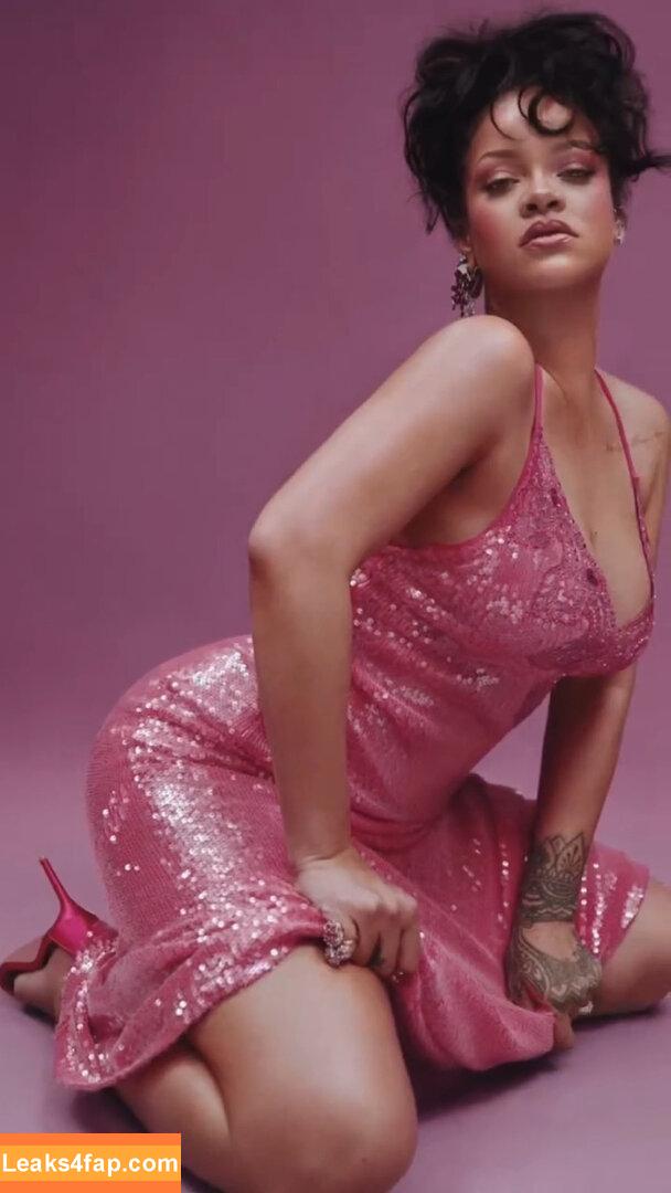 Rihanna / badgalriri leaked photo photo #3776