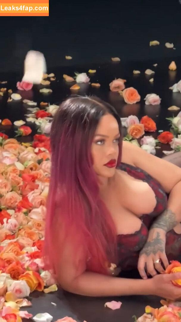 Rihanna / badgalriri leaked photo photo #3782