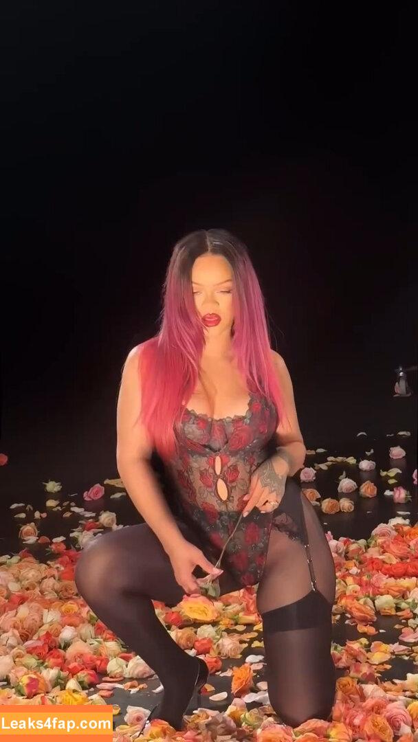 Rihanna / badgalriri leaked photo photo #3783