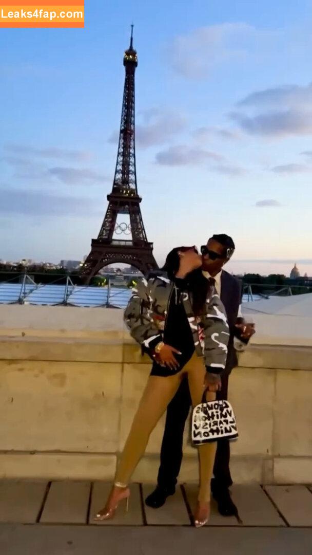 Rihanna / badgalriri leaked photo photo #3788
