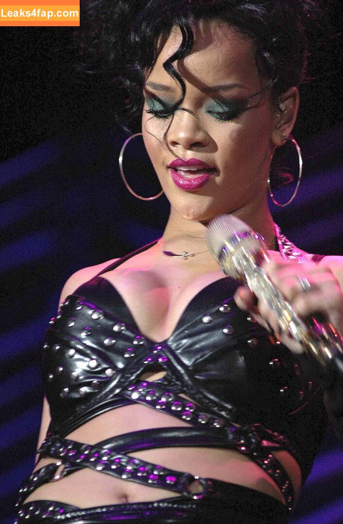 Rihanna / badgalriri leaked photo photo #3792