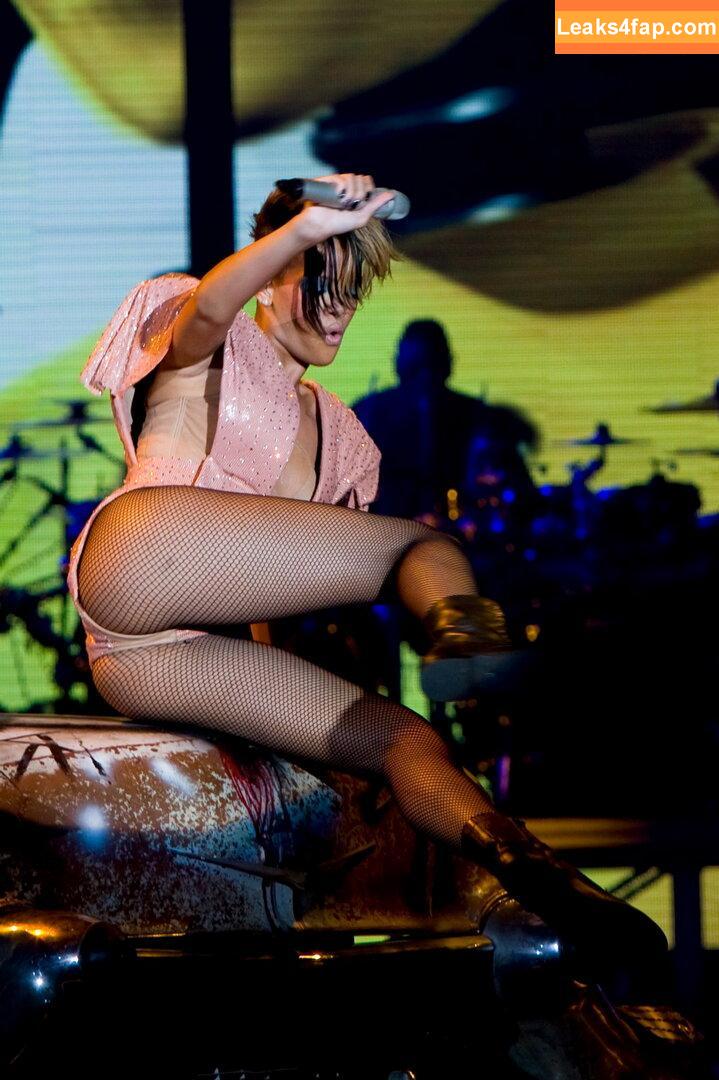 Rihanna / badgalriri leaked photo photo #3810