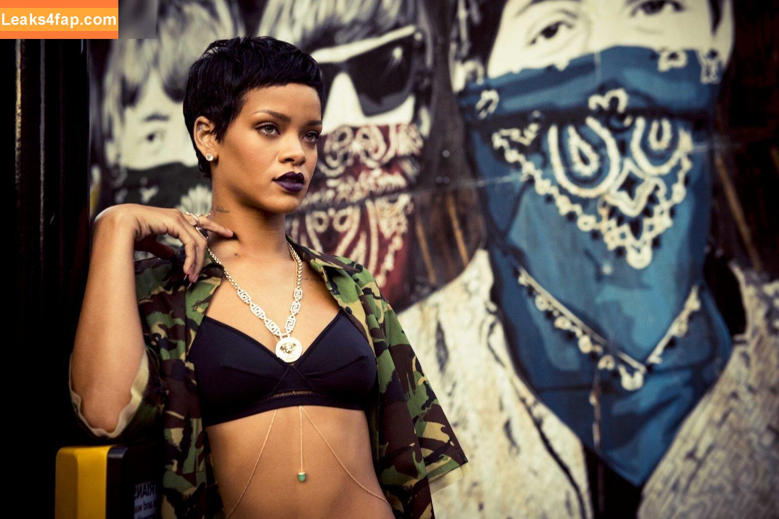 Rihanna / badgalriri leaked photo photo #3907