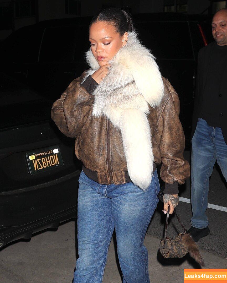 Rihanna / badgalriri leaked photo photo #3930