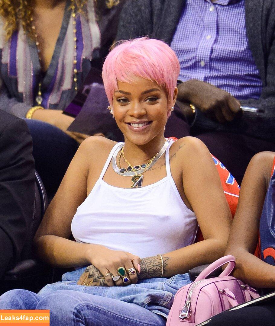 Rihanna / badgalriri leaked photo photo #3978