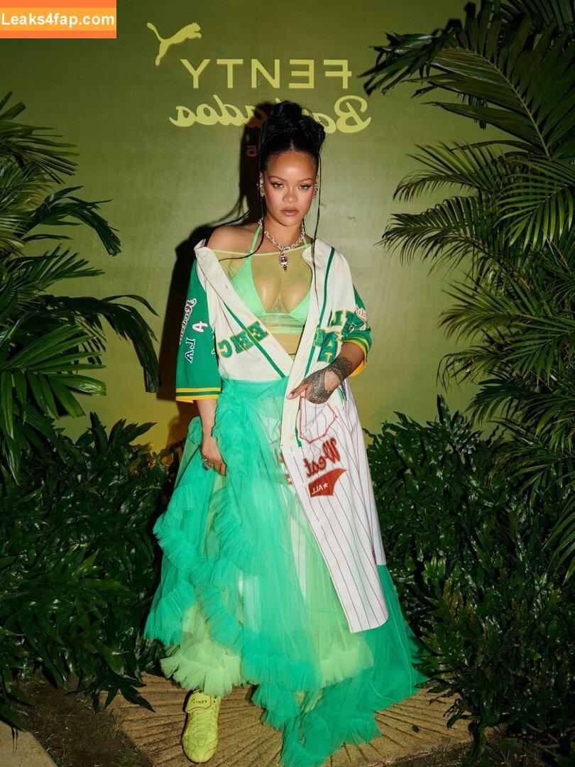 Rihanna / badgalriri leaked photo photo #3987