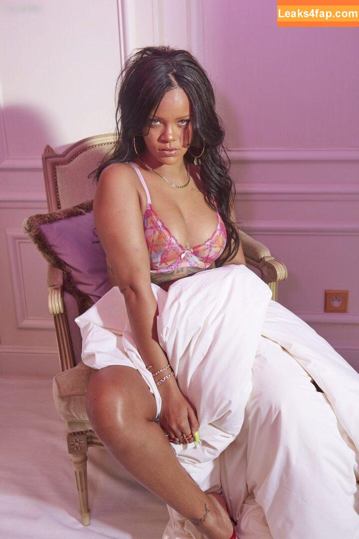 Rihanna / badgalriri leaked photo photo #3991