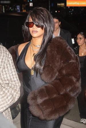 Rihanna photo #3002