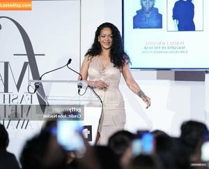 Rihanna photo #3022