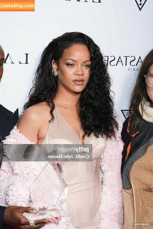 Rihanna photo #3023