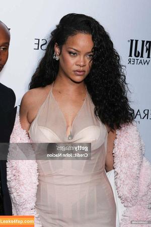 Rihanna photo #3024