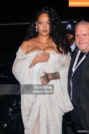 Rihanna photo #3031