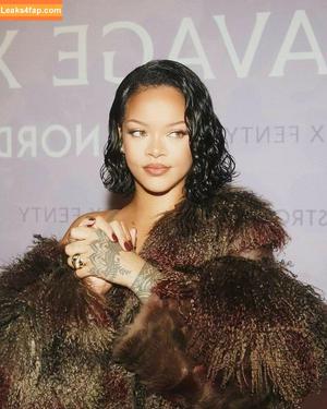 Rihanna photo #3043