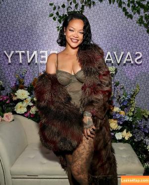 Rihanna photo #3046