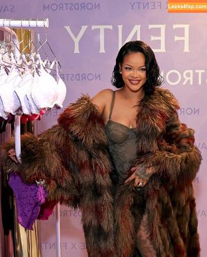 Rihanna photo #3050