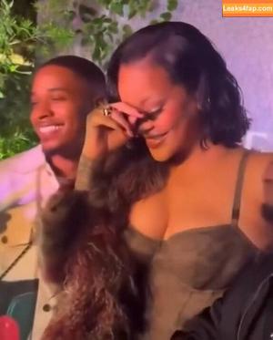 Rihanna photo #3060