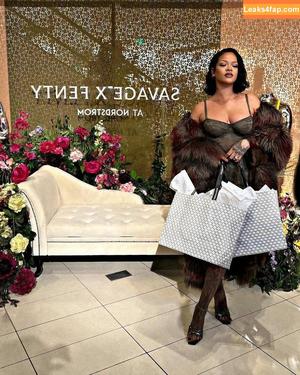Rihanna photo #3077