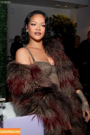Rihanna photo #3081