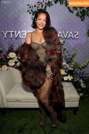 Rihanna photo #3086