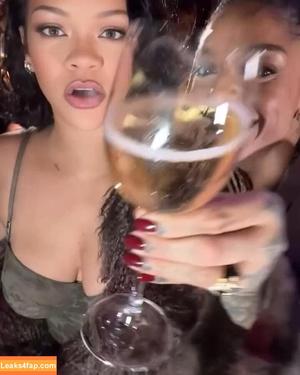 Rihanna photo #3099