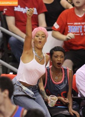 Rihanna photo #3101