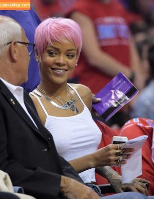 Rihanna photo #3103