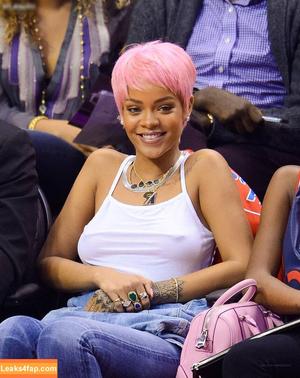 Rihanna photo #3104
