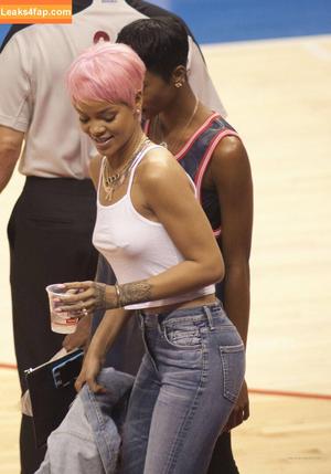 Rihanna photo #3106