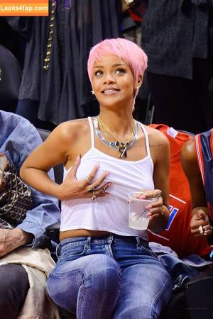 Rihanna photo #3108