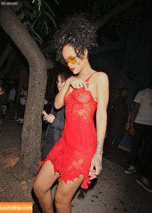 Rihanna photo #3113