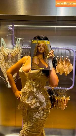 Rihanna photo #3122