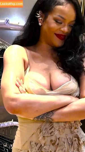 Rihanna photo #3126