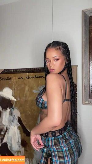 Rihanna photo #3128