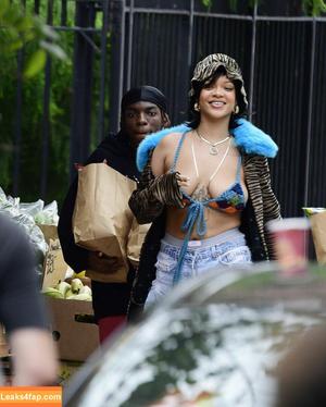 Rihanna photo #3131
