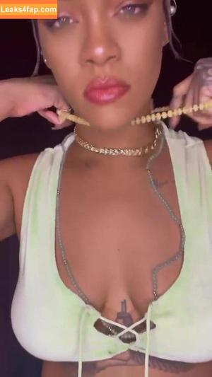 Rihanna photo #3136