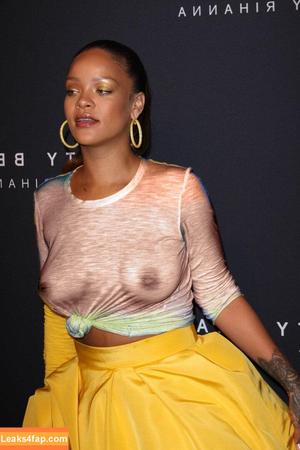 Rihanna photo #3147