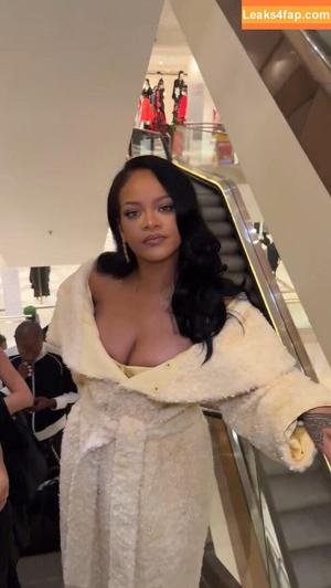 Rihanna photo #3156
