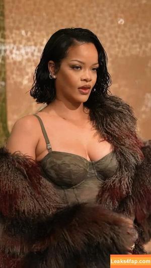 Rihanna photo #3165